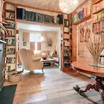 Traditional London Townhouse Close To Battersea Park By Underthedoormat