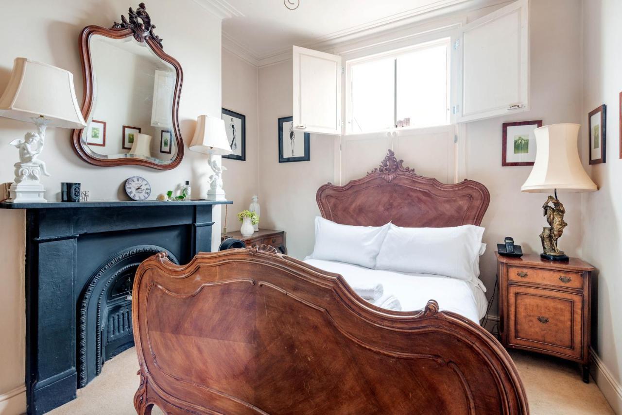 Traditional Townhouse Close To Battersea Park By Underthedoormat Londra