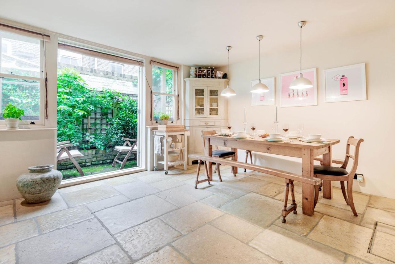 Traditional Townhouse Close To Battersea Park By Underthedoormat Appartamento
