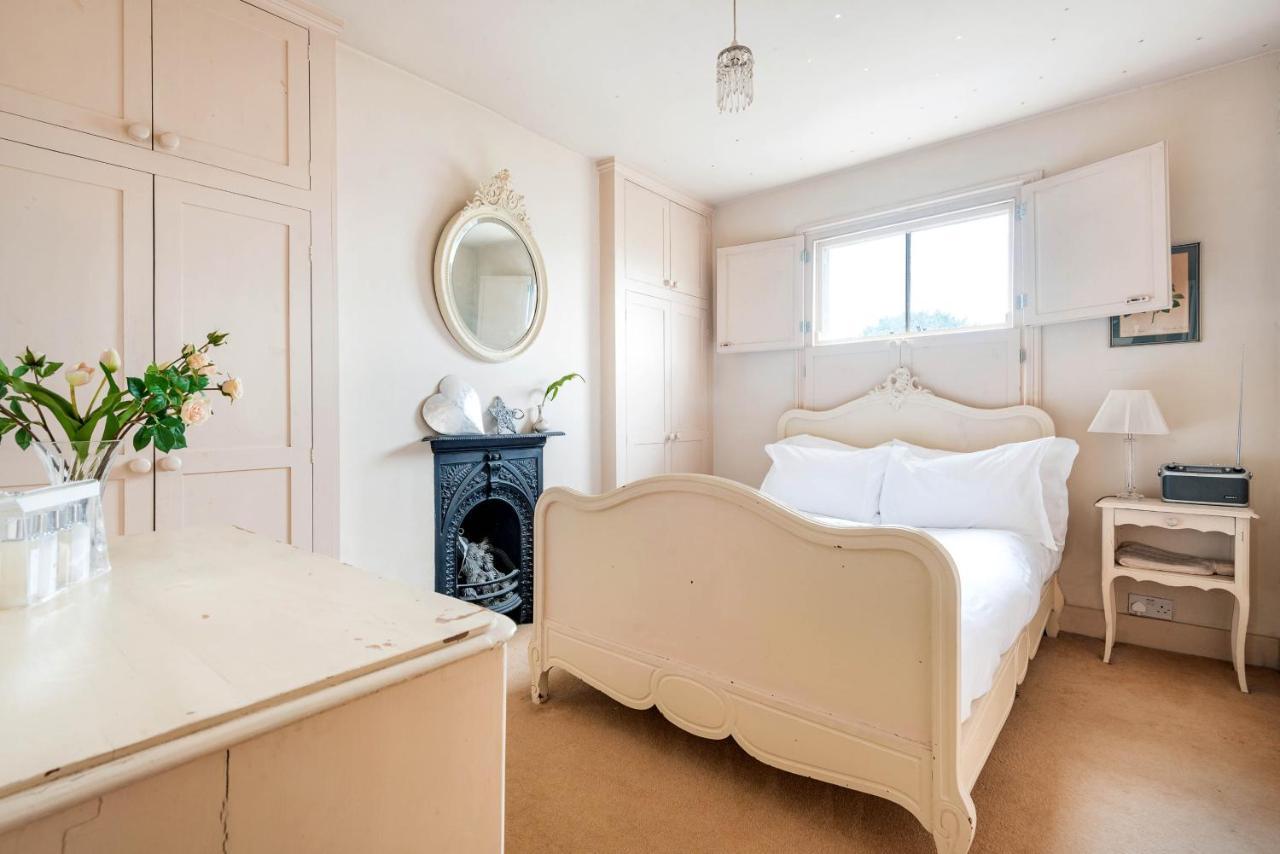 Traditional Townhouse Close To Battersea Park By Underthedoormat Appartamento Londra