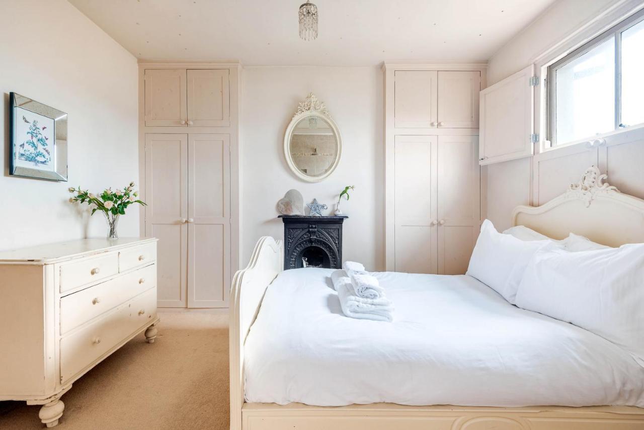 Traditional Townhouse Close To Battersea Park By Underthedoormat Appartamento Londra