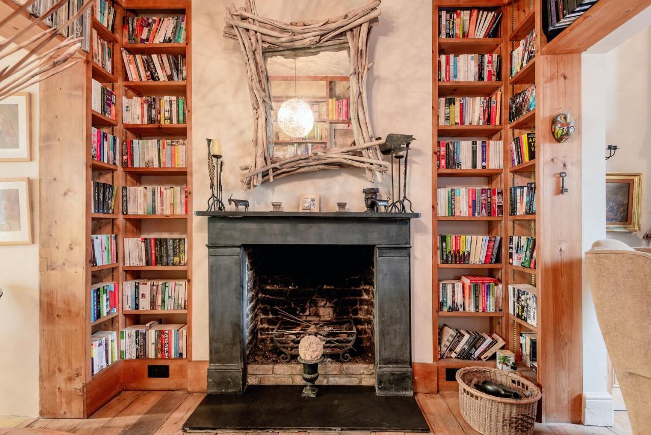 Appartamento Traditional Townhouse Close To Battersea Park By Underthedoormat Londra