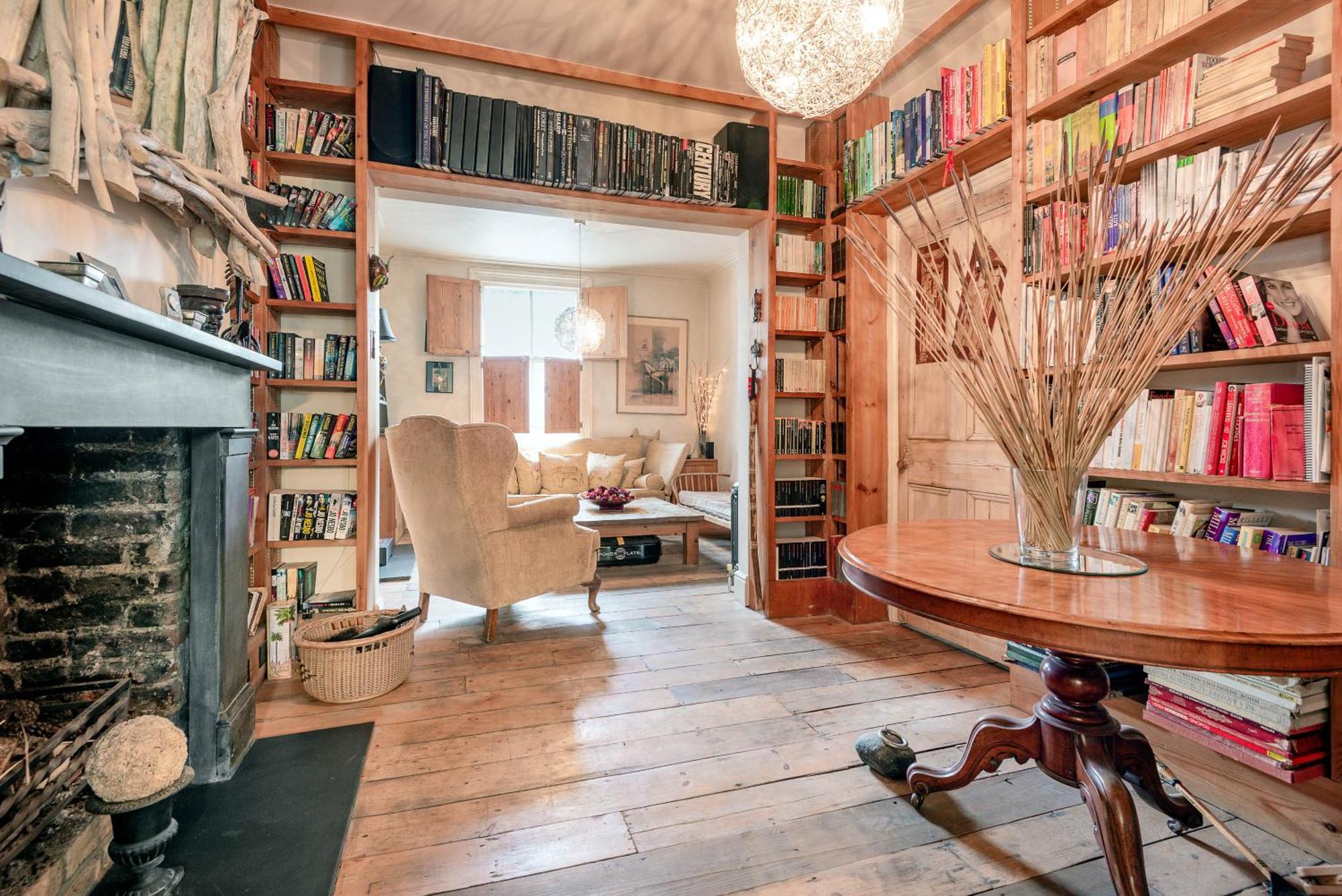 Traditional Townhouse Close To Battersea Park By Underthedoormat Londra
