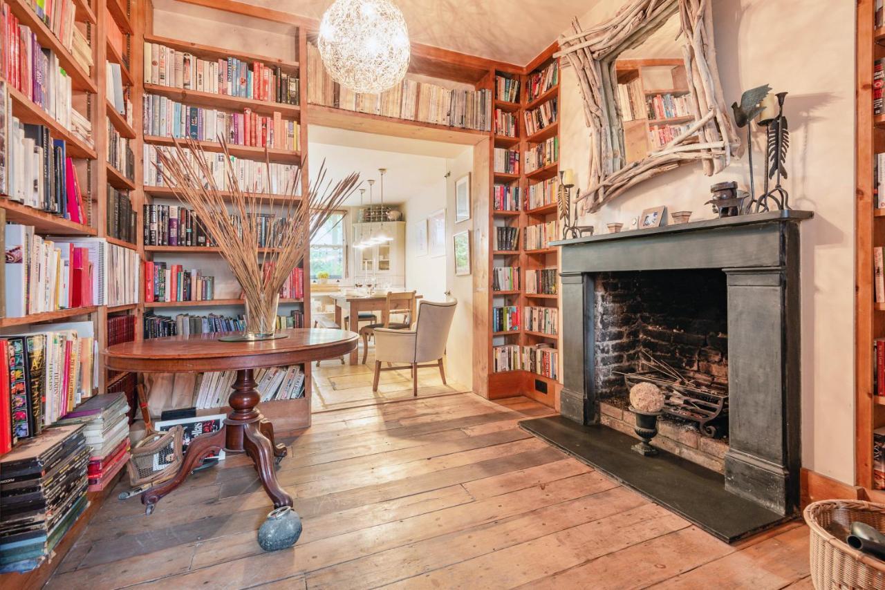 Traditional Townhouse Close To Battersea Park By Underthedoormat * Londra