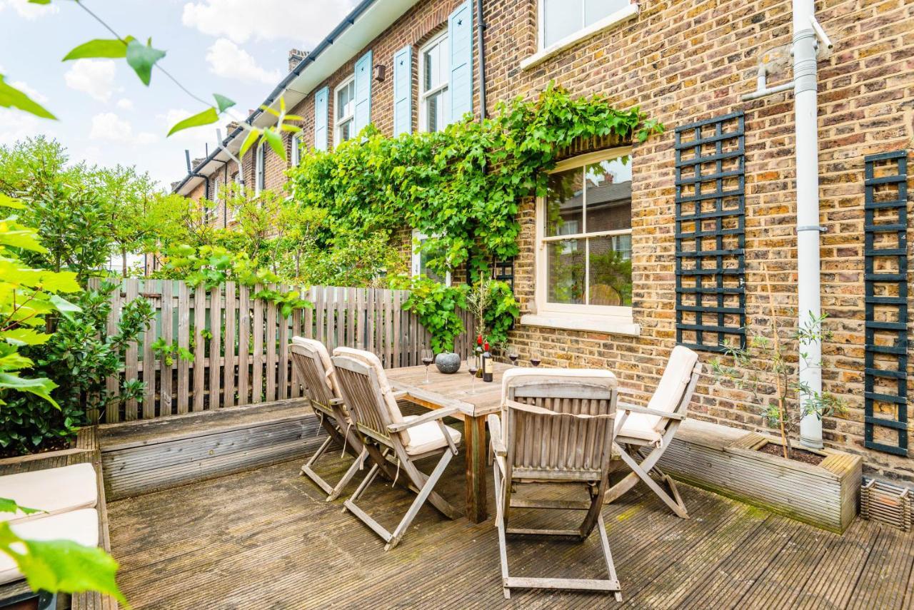 Traditional Townhouse Close To Battersea Park By Underthedoormat Appartamento Londra
